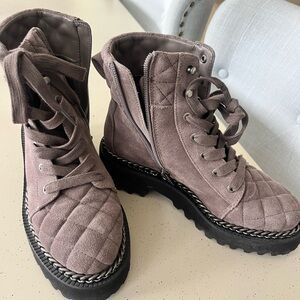 Vince Camuto Quilted Lace-Up Boots! Size 5.5